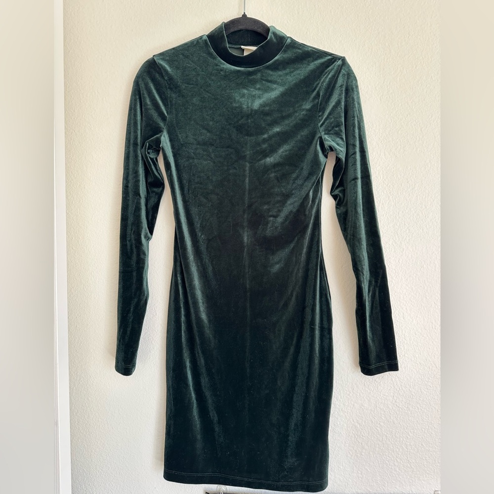H&M Green Long Sleeve Velvet Dress